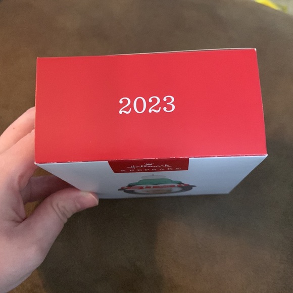 Hallmark Keepsake Baby’s First Christmas Penguin. - Picture 7 of 10